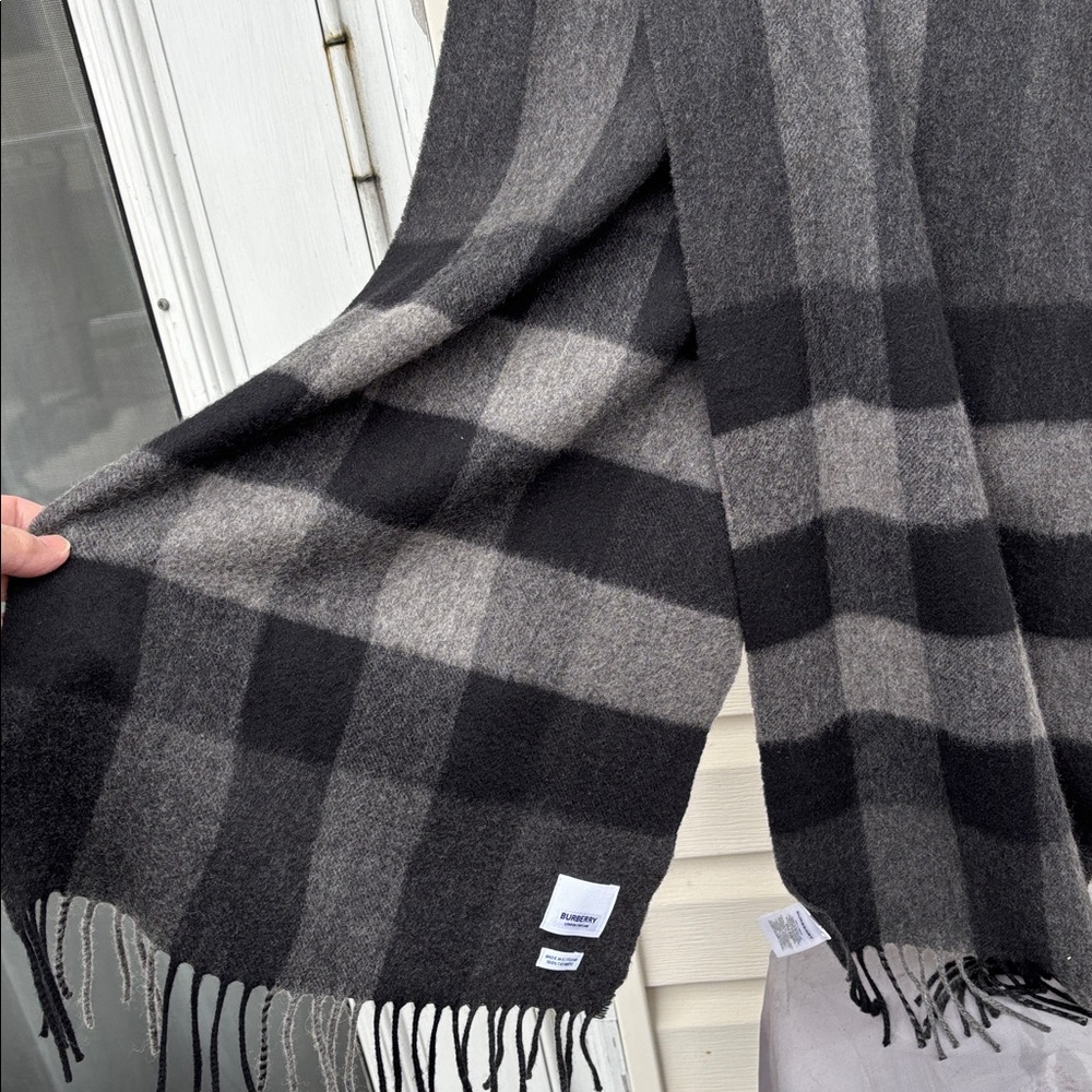 Burberry London England Black Gray Red Check 100% Cashmere Scotland Scarf - Picture 8 of 11